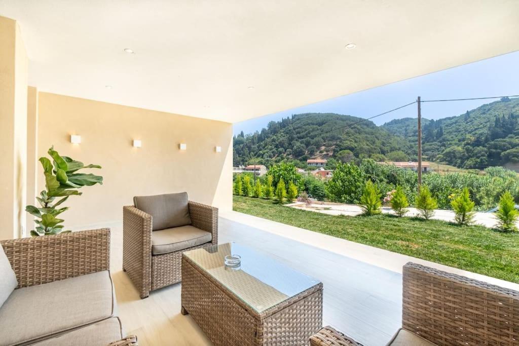 Villa Vasillis-Heated Swimming Pool With Infinity View Vitaládesz Kültér fotó