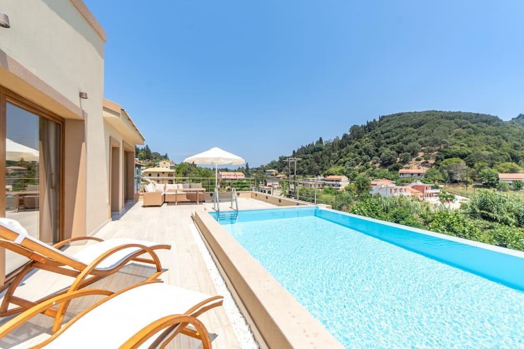Villa Vasillis-Heated Swimming Pool With Infinity View Vitaládesz Kültér fotó