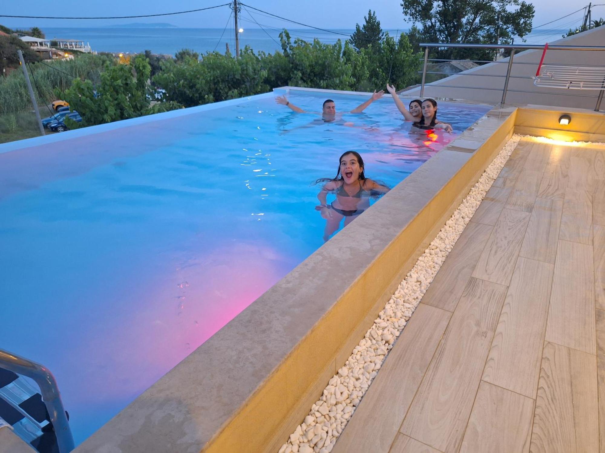 Villa Vasillis-Heated Swimming Pool With Infinity View Vitaládesz Kültér fotó